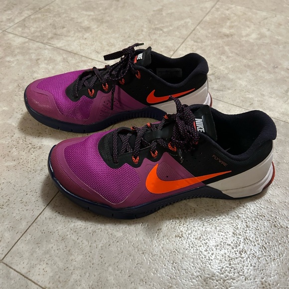 Nike Metcon Shoes - Picture 3 of 8